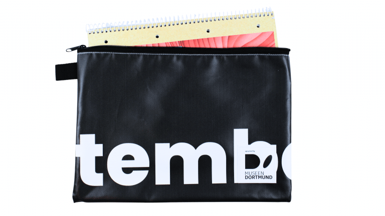 RECICLAGE - Upcycling - Banner & Plane  - Pouch XL 