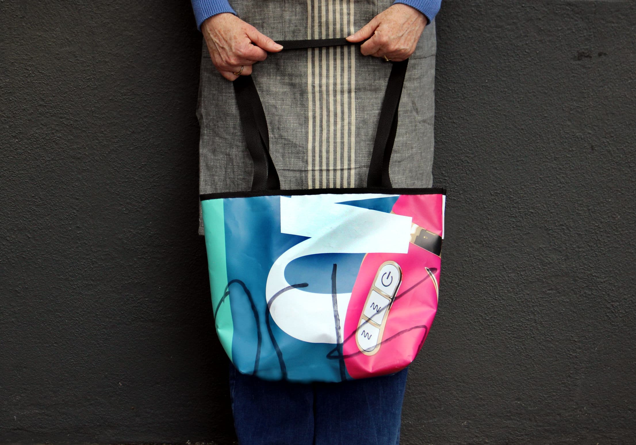 Reciclage-upcycling-banner-plane-Strandtasche 1.jpg