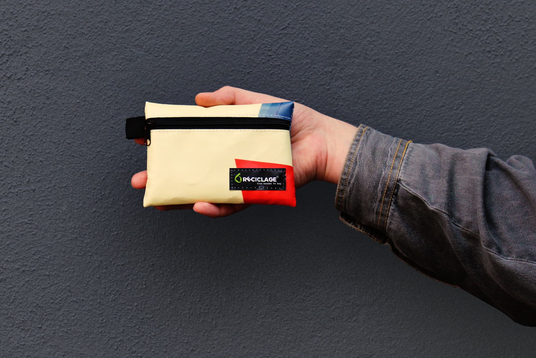 ciclage-upcycling-banner-plane-Etui Klein.jpg