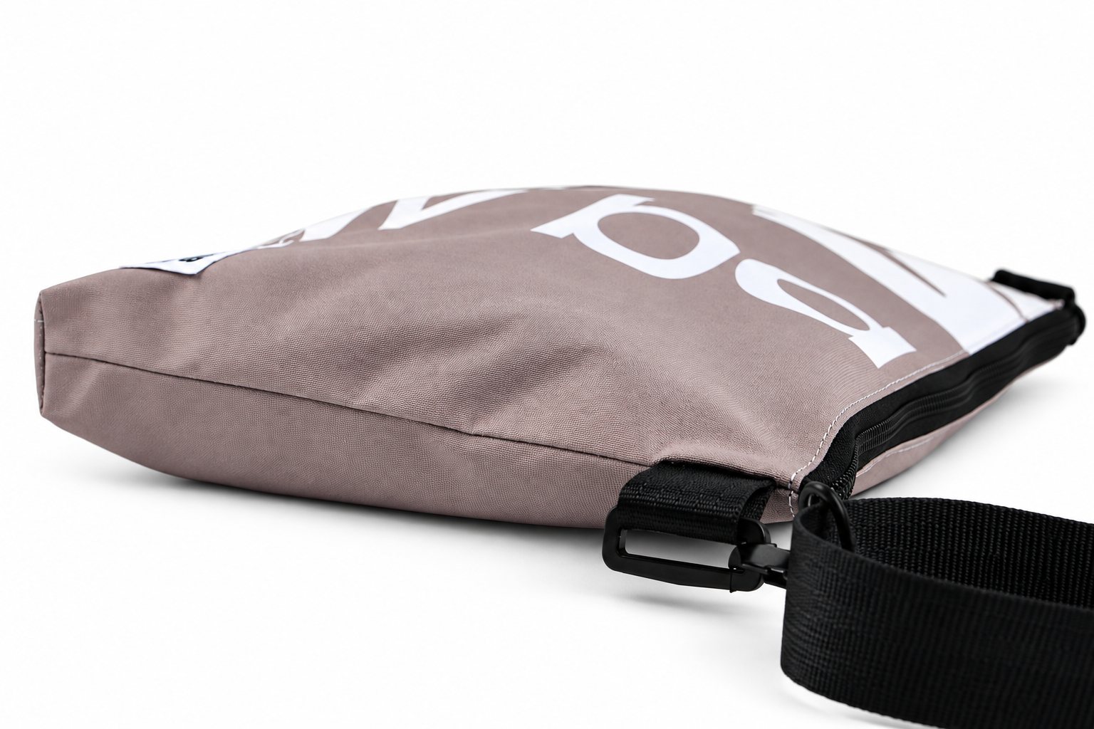 reciclage-upcycling-banner-plane-Crossbody-Bag-1