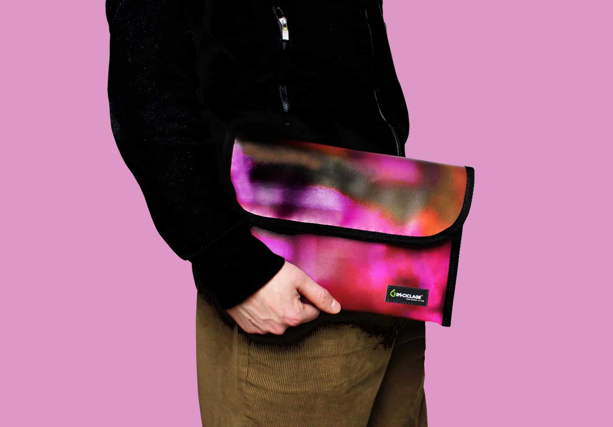 reciclage-upcycling-banner-plane-Ipad Tasche