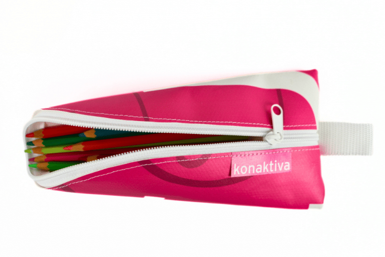 RECICLAGE - Upcycling - Banner & Plane - Federmäppchen