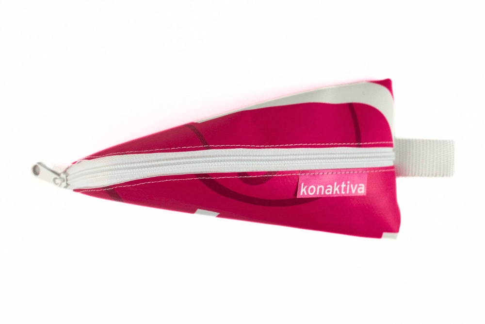 reciclage-upcycling-banner-plane-federmäppchen (2)
