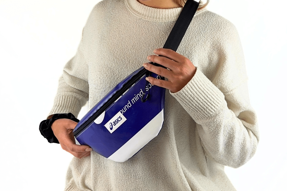 reciclage-upcycling-banner-plane-hipbag