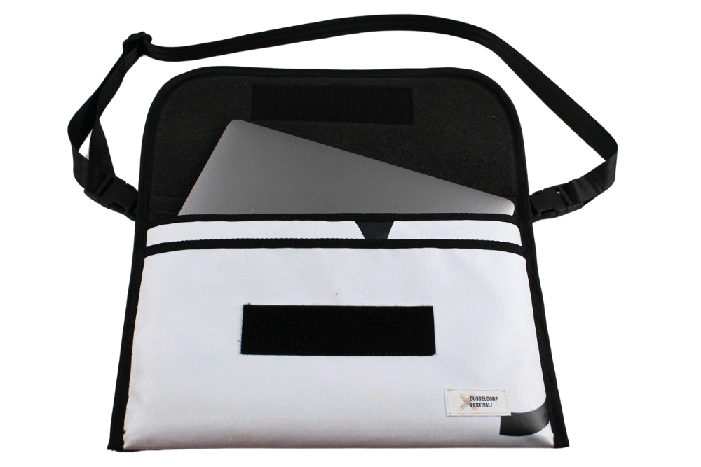 reciclage-upcycling-banner-plane-Laptoptasche