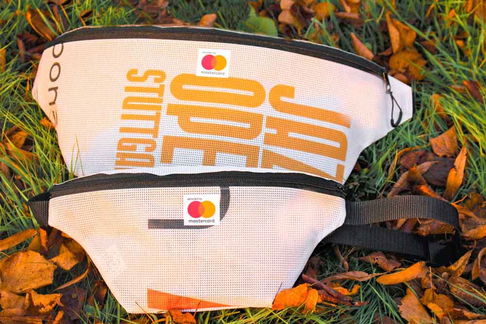 RECICLAGE - Upcycling - Banner & Plane - mastercard - hip bags