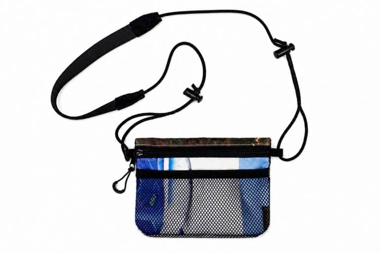 reciclage-upcycling-banner-plane-nachhaltig_crossbody_Bag.jpg