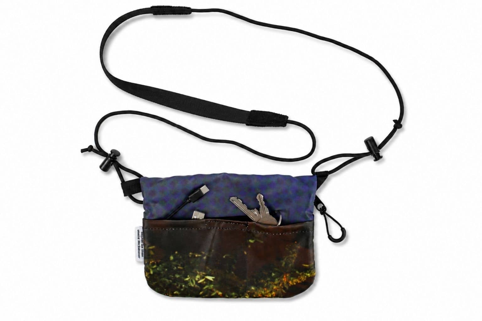 reciclage-upcycling-banner-plane-nachhaltig_crossbody_Bag.jpg