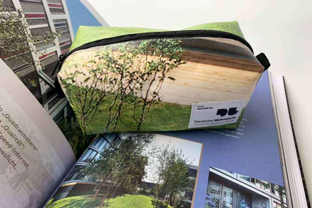 RECICLAGE - Upcycling - Banner & Plane - deutsche Wohnwerte - Kulturbeutel