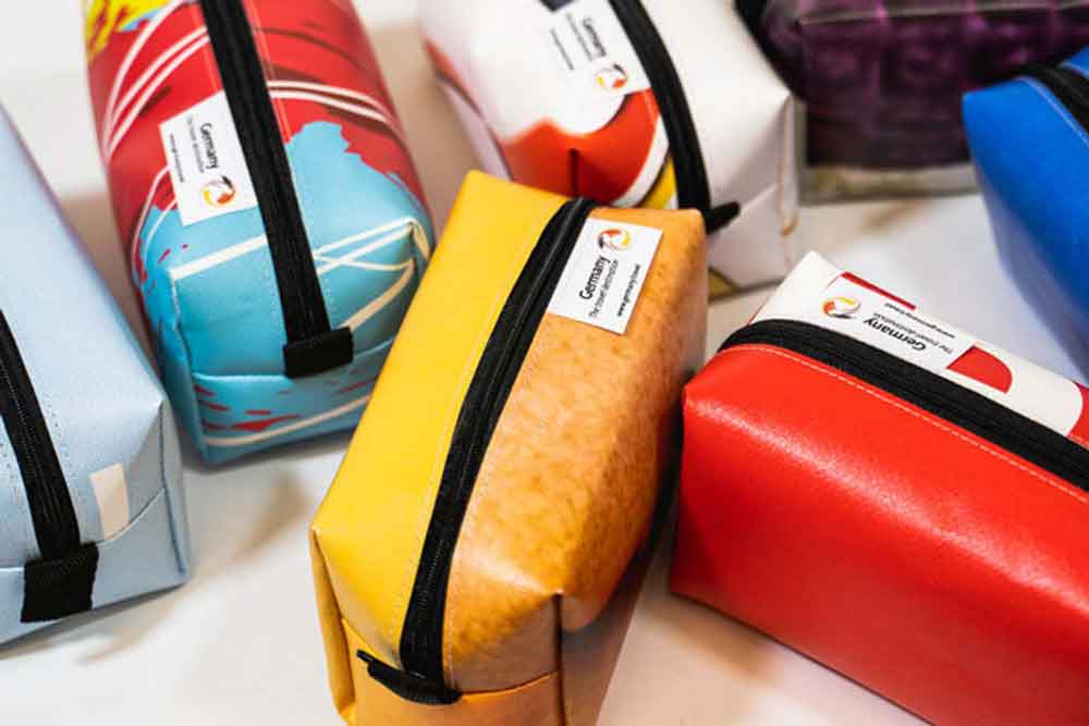 RECICLAGE - Upcycling - Banner & Plane - Germany travel destination - Kulturtasche